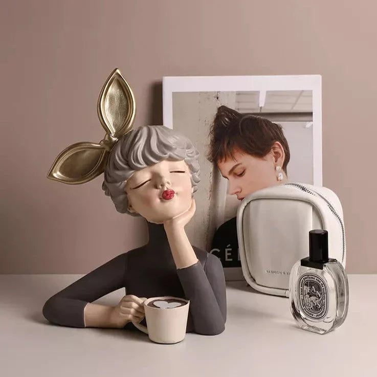 Escultura Boneca Decorativa Lilly Max Café Estatueta