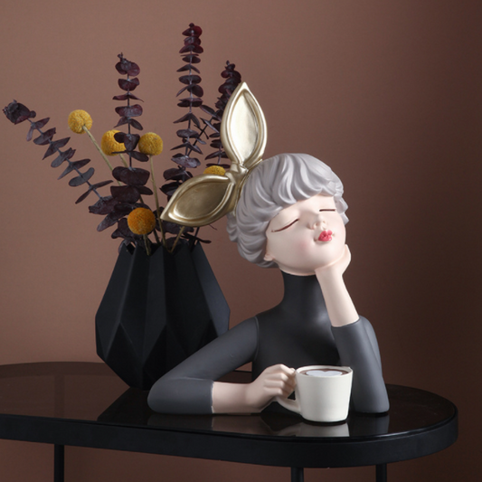 Escultura Boneca Decorativa Lilly Max Café Estatueta